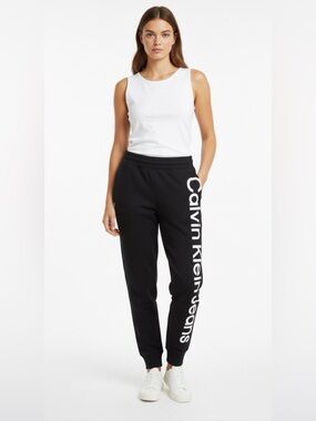 Calvin Klein Jeans Women’s Black Logo
Spellout Jogger Sweatpants - Size L